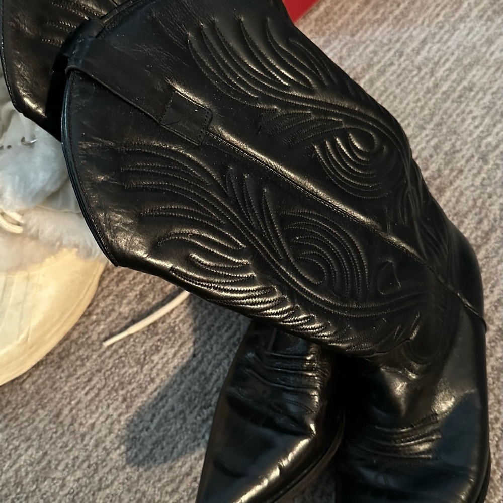 Black leather size 9 Guess cowboy boots
